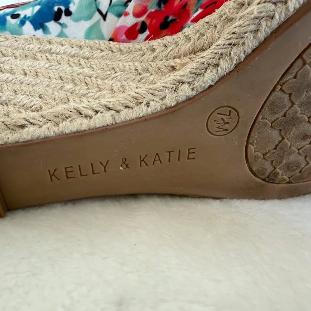 Kelly & Katie Sz 7.5 Ivala Floral Textile Peep Toe Wedge Espadrille Sandal.
